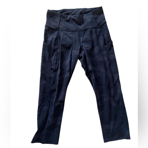 Lululemon Swift Speed Crop 21" size 6 in black camouflage, side pockets - Picture 1 of 7